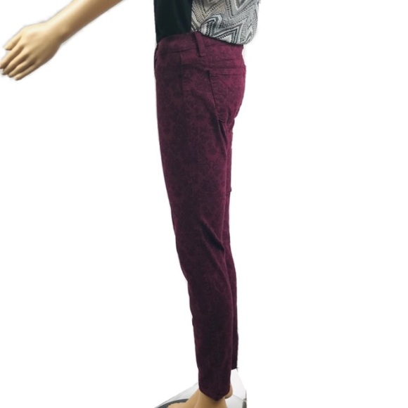 Sneak Peek Red Pattern Skinny Jeans -Size 5 junior - Picture 5 of 8
